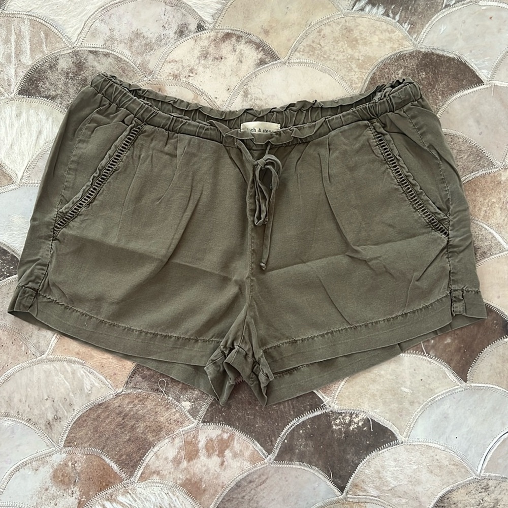 Anthropologie Cloth & Stone Tencel Olive Drawstring Shorts Size Medium